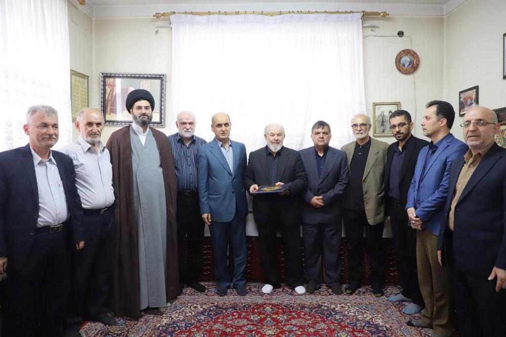 دیدار استاندار گیلان با خانواده شهید آیت‌الله احسان‌بخش همزمان با روز شهادت ایشان